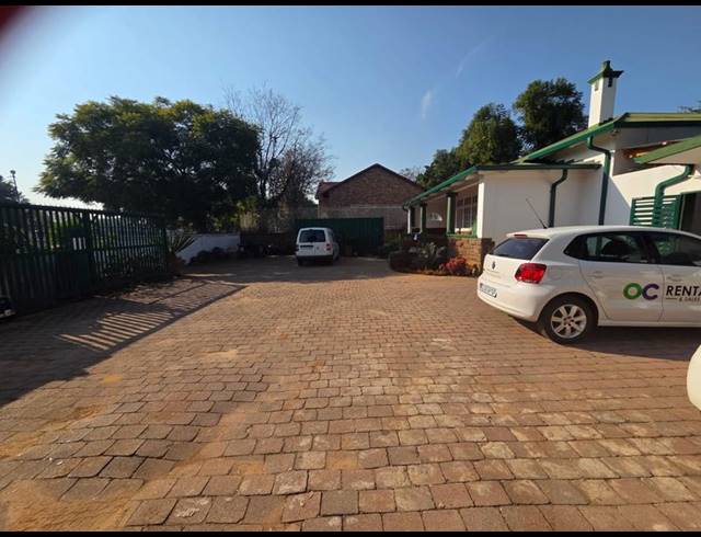 6 BEDROOM HOUSE FOR SALE IN HILLCREST